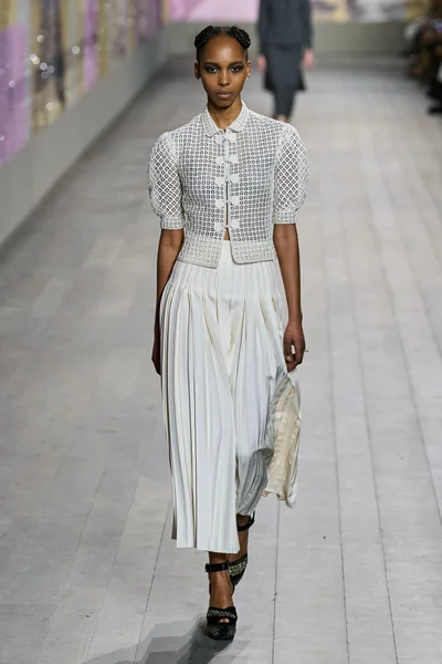 Look 19